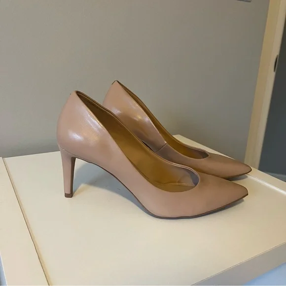 Elegant Nude Heels - Picture 6 of 8